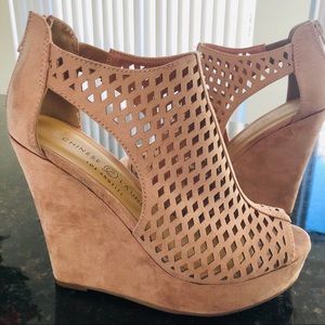 Size 5 1/2 Chinese Laundry Blush Pink Wedges